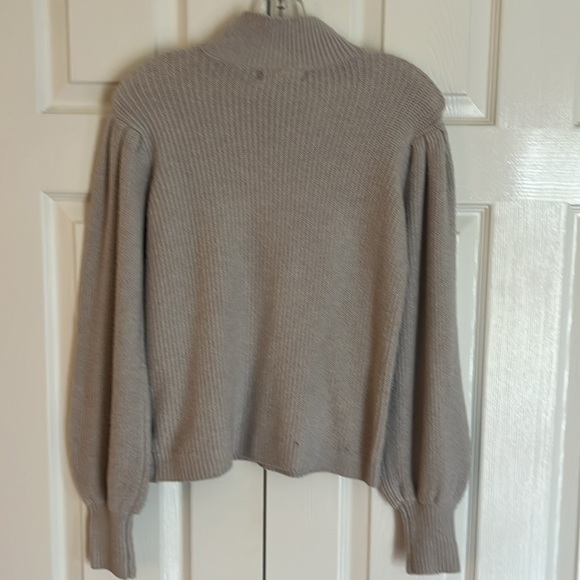 Sweater - Picture 4 of 4